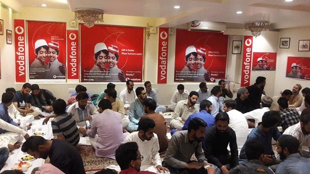 Celebrating Ramzan, Vodafone hosts Iftaar with wazwan for custormers, retailers