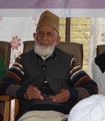 Geelani condemns killing of Pulwama youth at Tangdhar