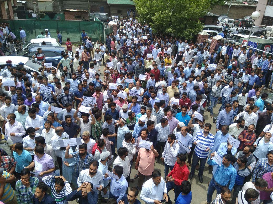 Teachers protest in Anantnag