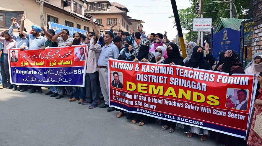 SSA teachers protest to seek de-linking of their salaries
