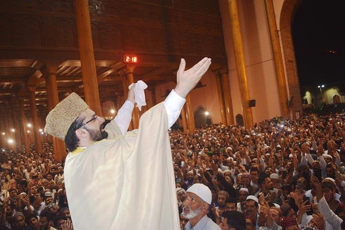 Mirwaiz address gathering at Jamia on Shab-e-Qadr