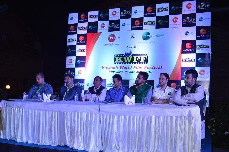Actor Tanishaa Mukerji, Rajit Kapur, others to attend Kashmir World Film Festival