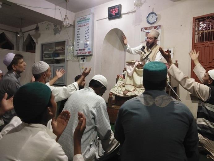Moulana Akhzar addresses gathering on Shab-e-Qadr