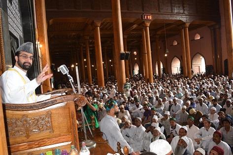 Mirwaiz condemns killins of Shujaat Bukhari