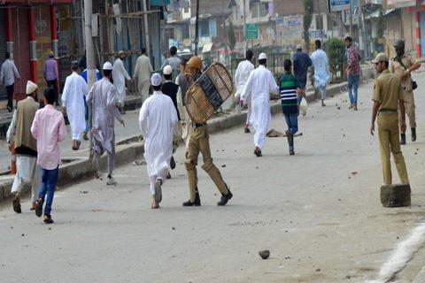 Civilian killed in Anantnag, scores injured
