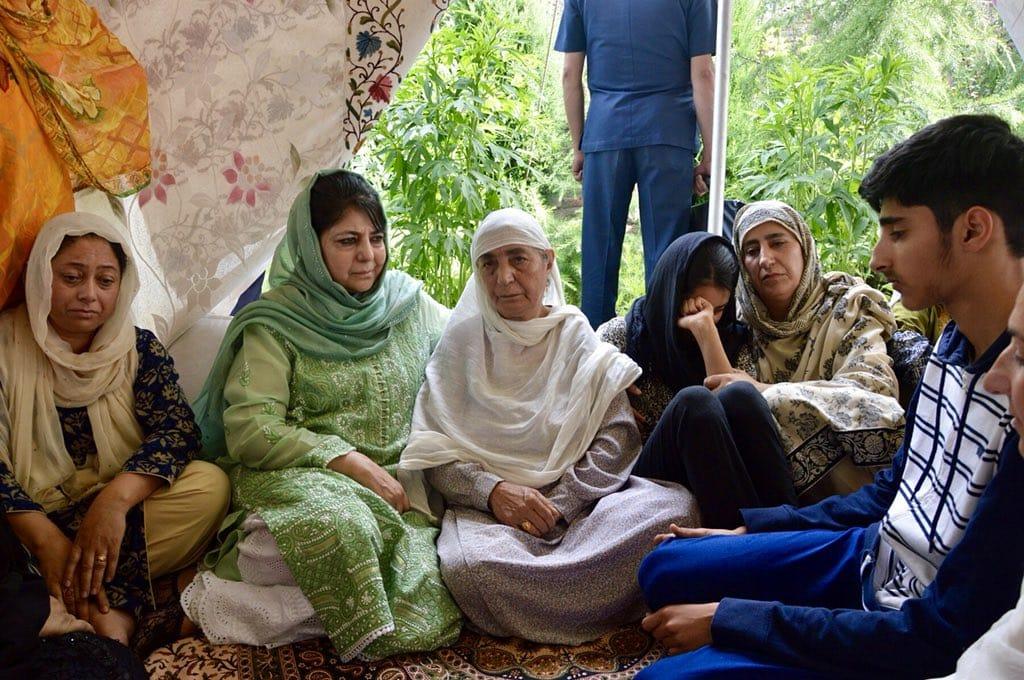 Mehbooba visits Kreeri, offers condolences to Shujaat Bukhari’s family