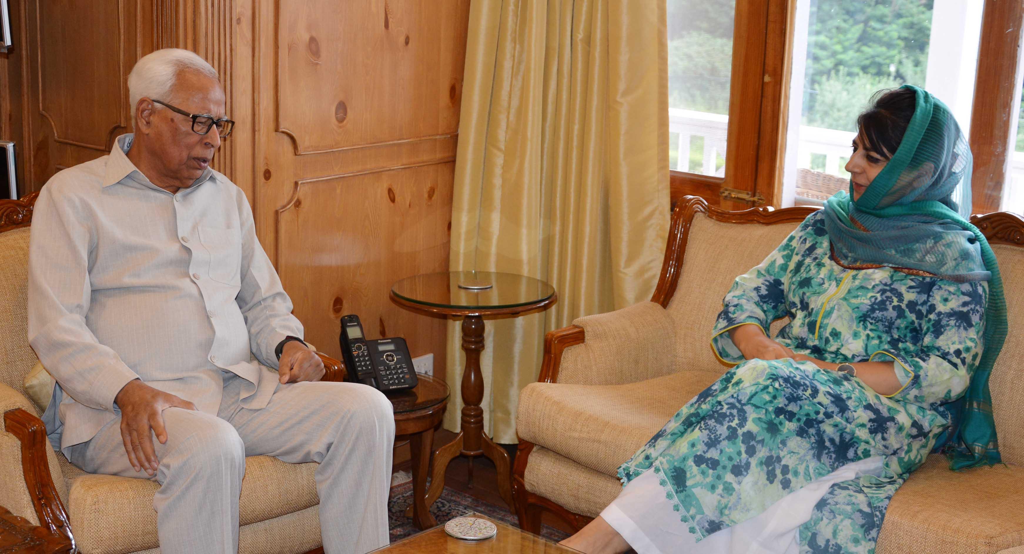 Mehbooba meets Governor
