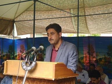 DC Kupwara holds public darbar at Tanghdar