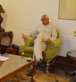 Governor directs time-bound redressal of Patwaris' grievances