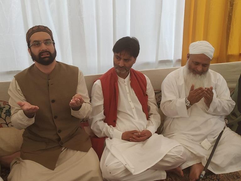 Mirwaiz performs Nikah of Yasin Khan’s daughter