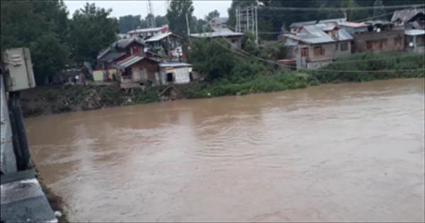 Govt sounds flood alert in Srinagar's low lying areas