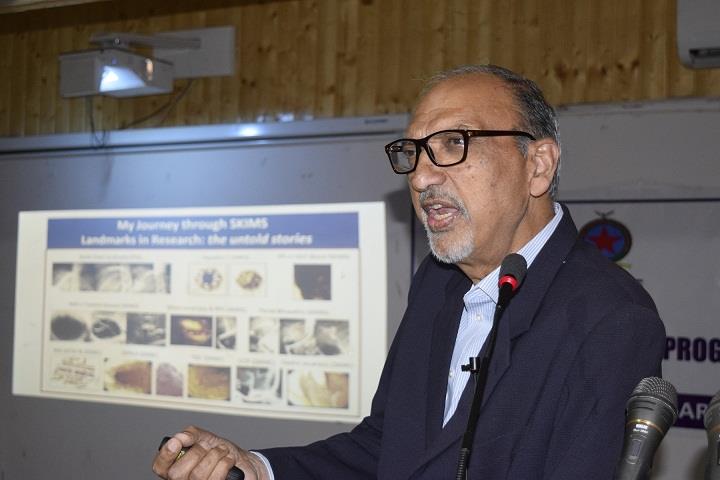 Prof Khuroo delivers lecture at Baramulla College