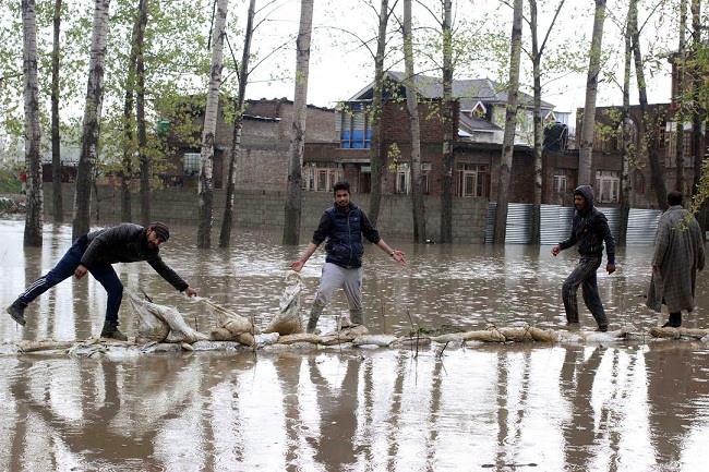 Community volunteers gearing up to respond flood threat