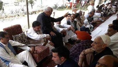 After Ladoora, people make a beeline at Altaf Bukhari’s Srinagar residence for condoling death of his mother