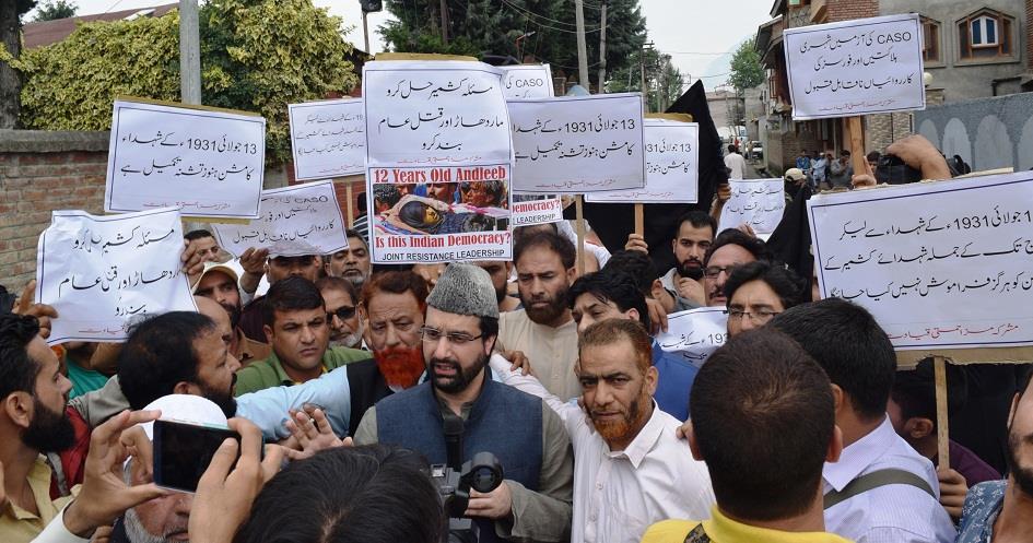 Naqshband Sahib Chalo; Mirwaiz defies house detention, detained
