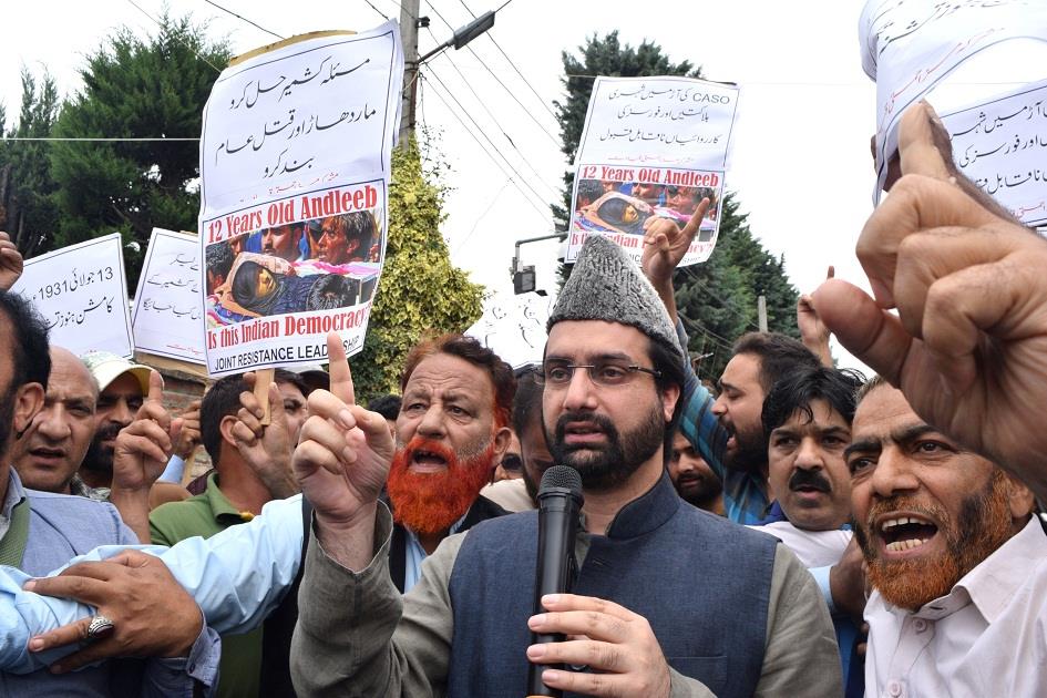 Mirwaiz arrested after defying restrictions to lead protest march to martyrs graveyard
