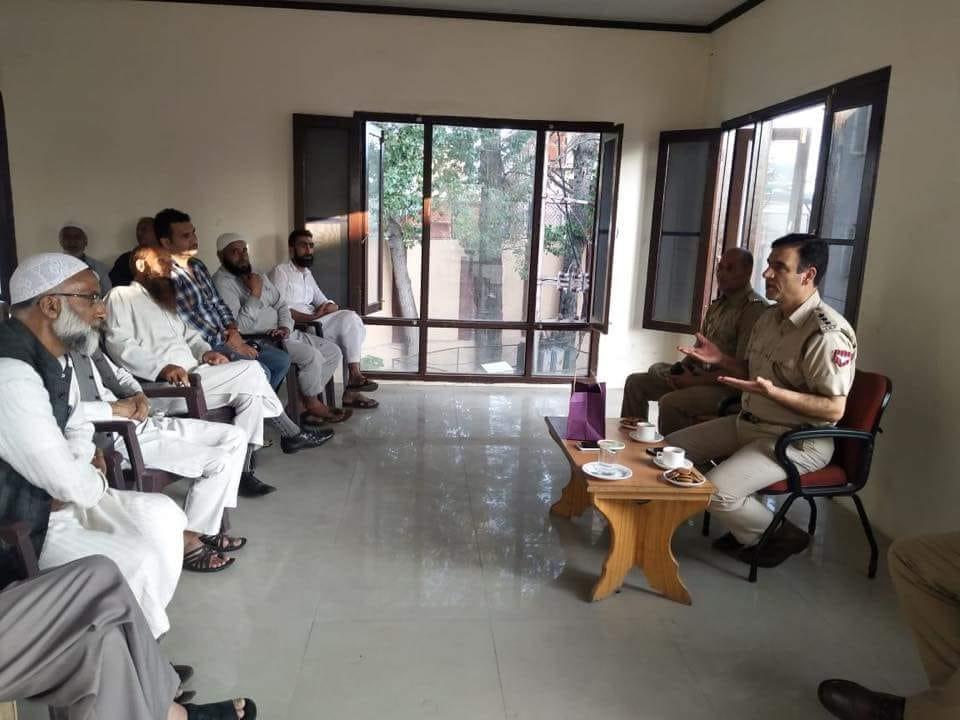 SHO Ayaz Geelani chairs PCPG meeting at PS Rajbagh