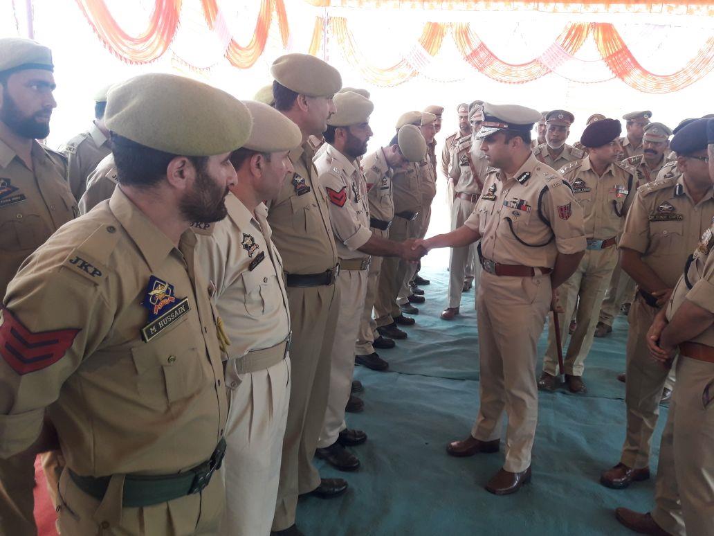 IGP Kashmir visits Handwara