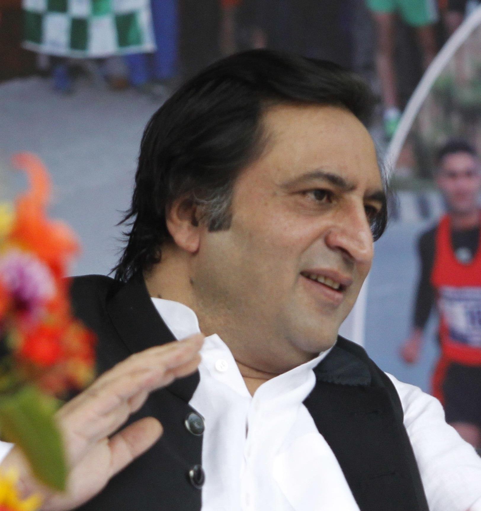 ‘Omar headed one of the most inefficient, brutal, corrupt regimes in J&K’, Says Sajad Lone