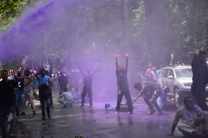 Police use water cannons to foil SSA teachers’ march