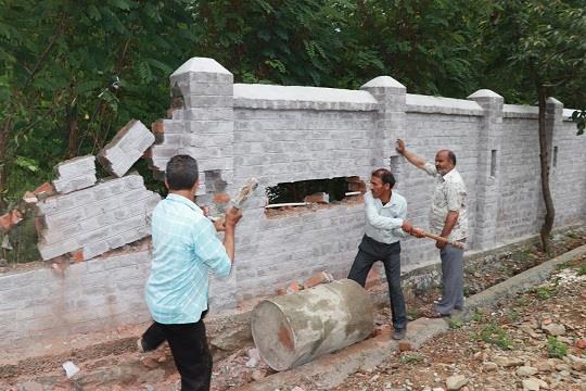 LAWDA seals structure in Kral Sangri hills, demolishes three structures