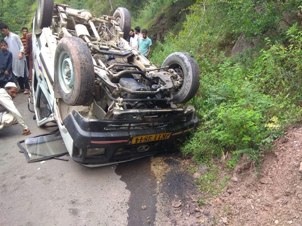 Seven injured in Uri road accident