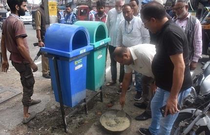 SMC installs twin colour coded dust bins for biodegradable, non-biodegradable waste