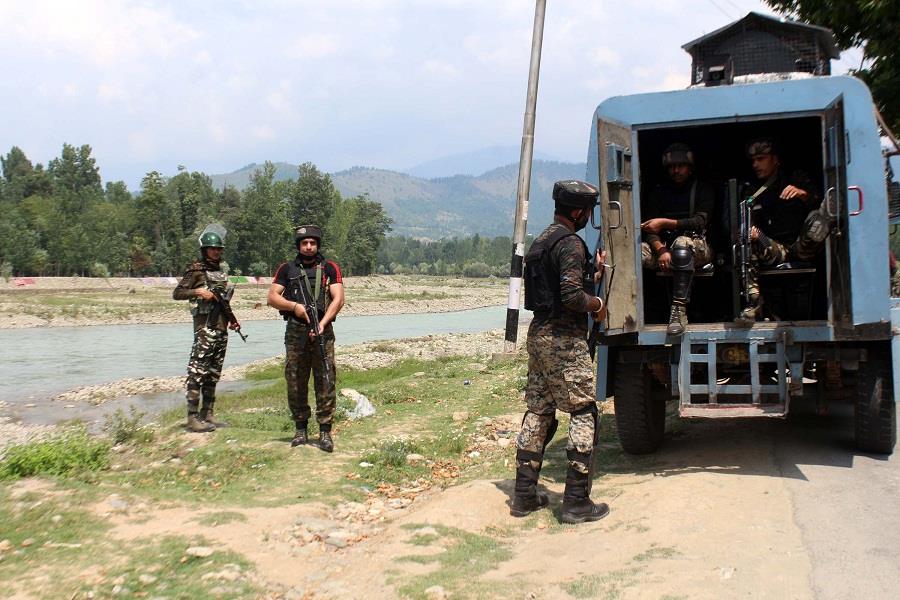 Militants attack CRPF troopers in Mattan