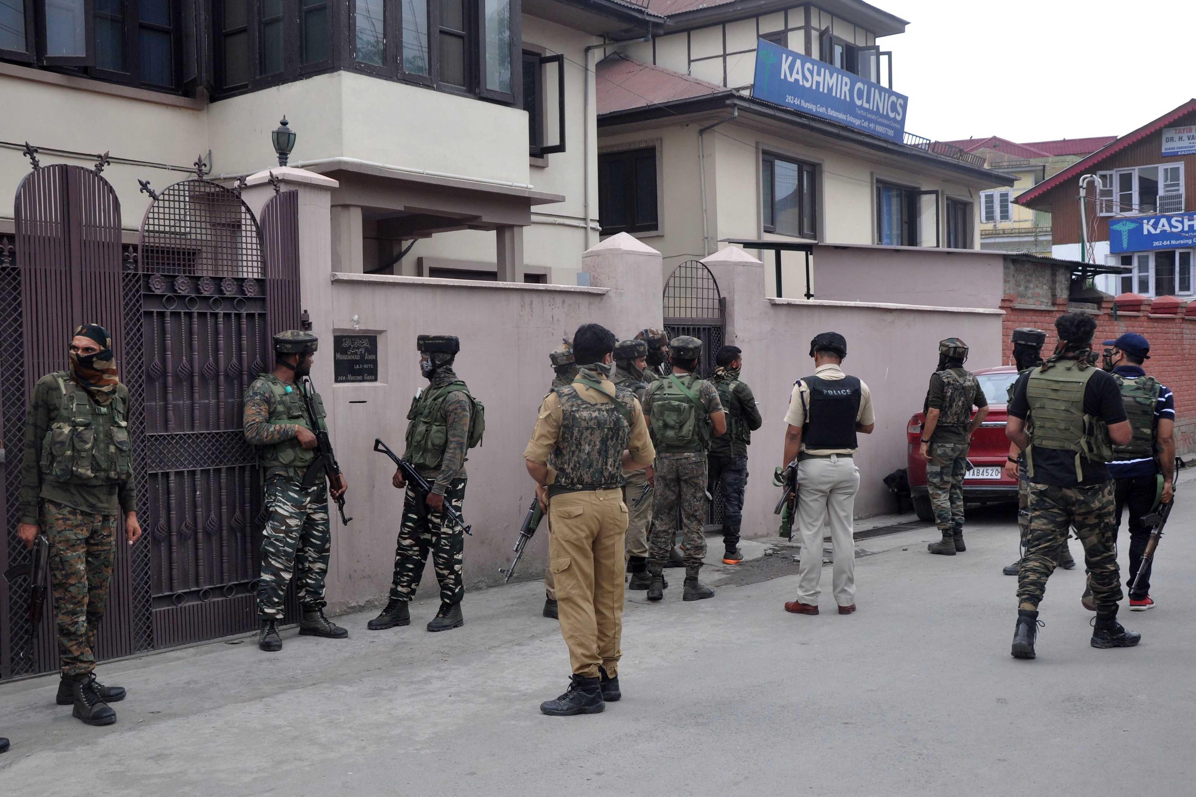 Militant attack in Batamaloo leaves CRPF man dead
