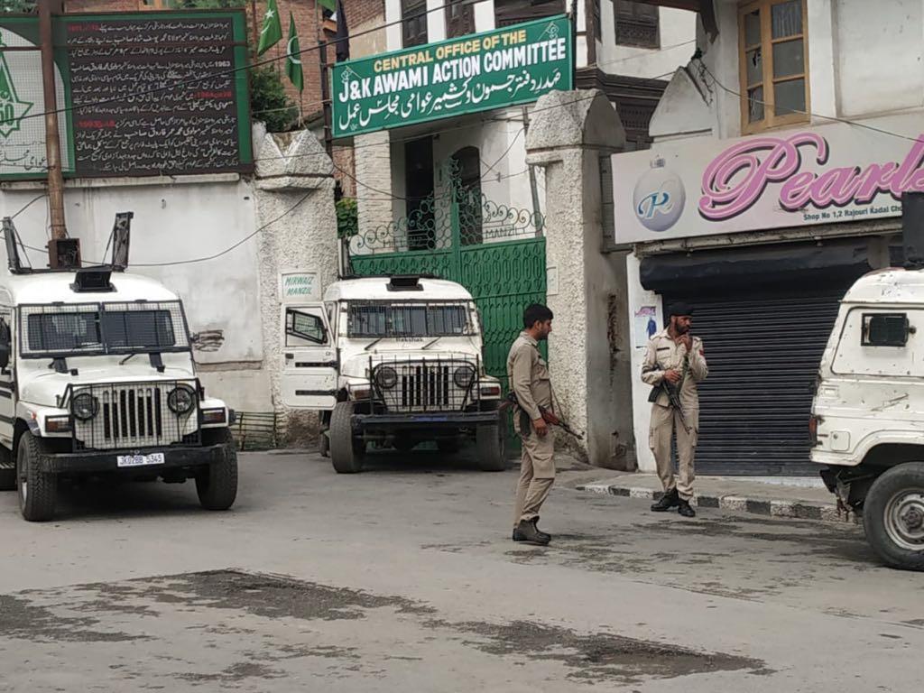 Hurriyat (M) denounces Govt for placing Mirwaiz under house detention
