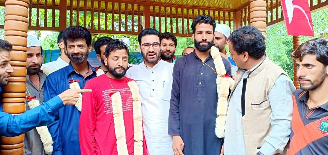 Big jolt to PDP in Lolab, dozens join NC at Wavoora