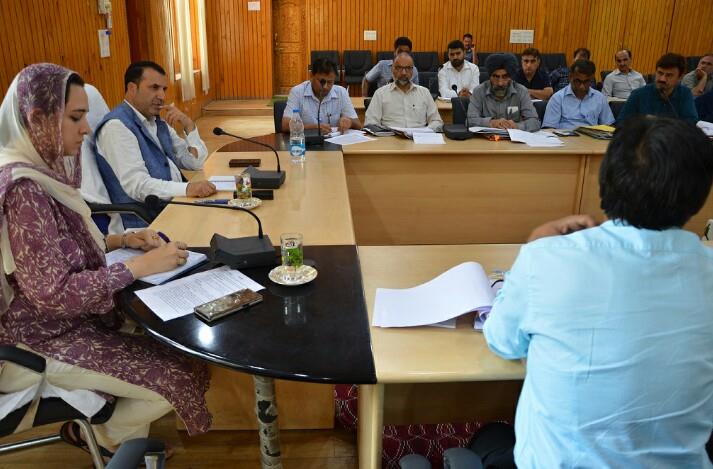 Secretary PHE, I&FC visits Budgam, takes stock of irrigation, potable water facilities