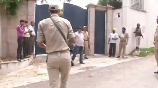 Man shot dead while forcing entry into Farooq Abdullah's house