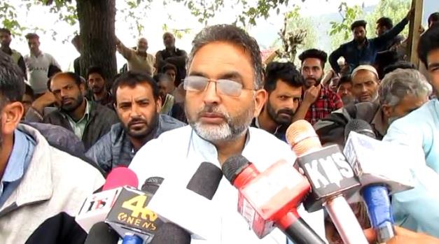 Protest for drinking water continues in Kralpora, Kupwara