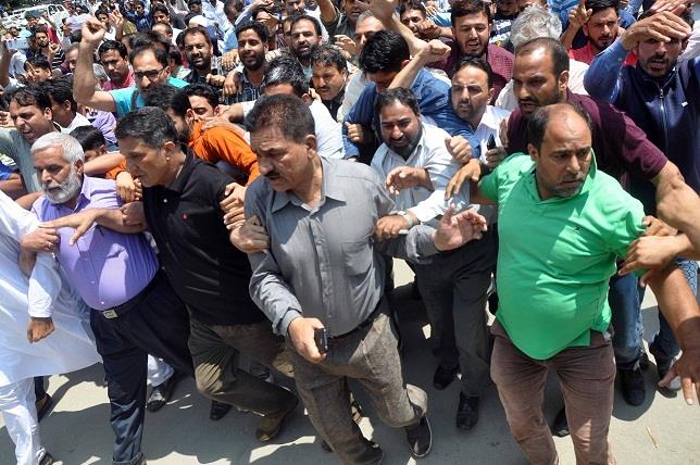 Protest march of EJAC towards Civil Secretariat foiled