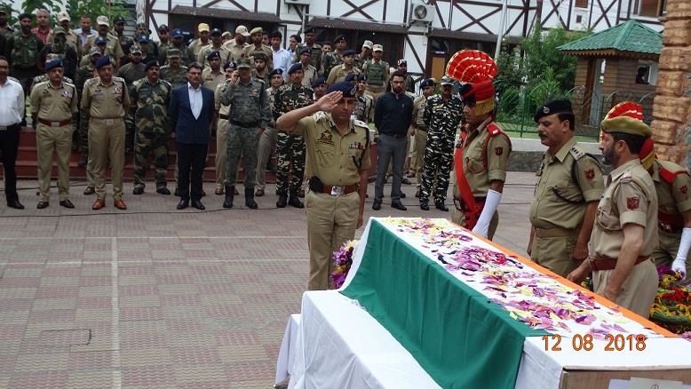 Wreath laying ceremony for slain policeman held at DPL Srinagar