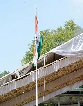I-Day celebrated with enthusiasm, traditional fervour across Kashmir