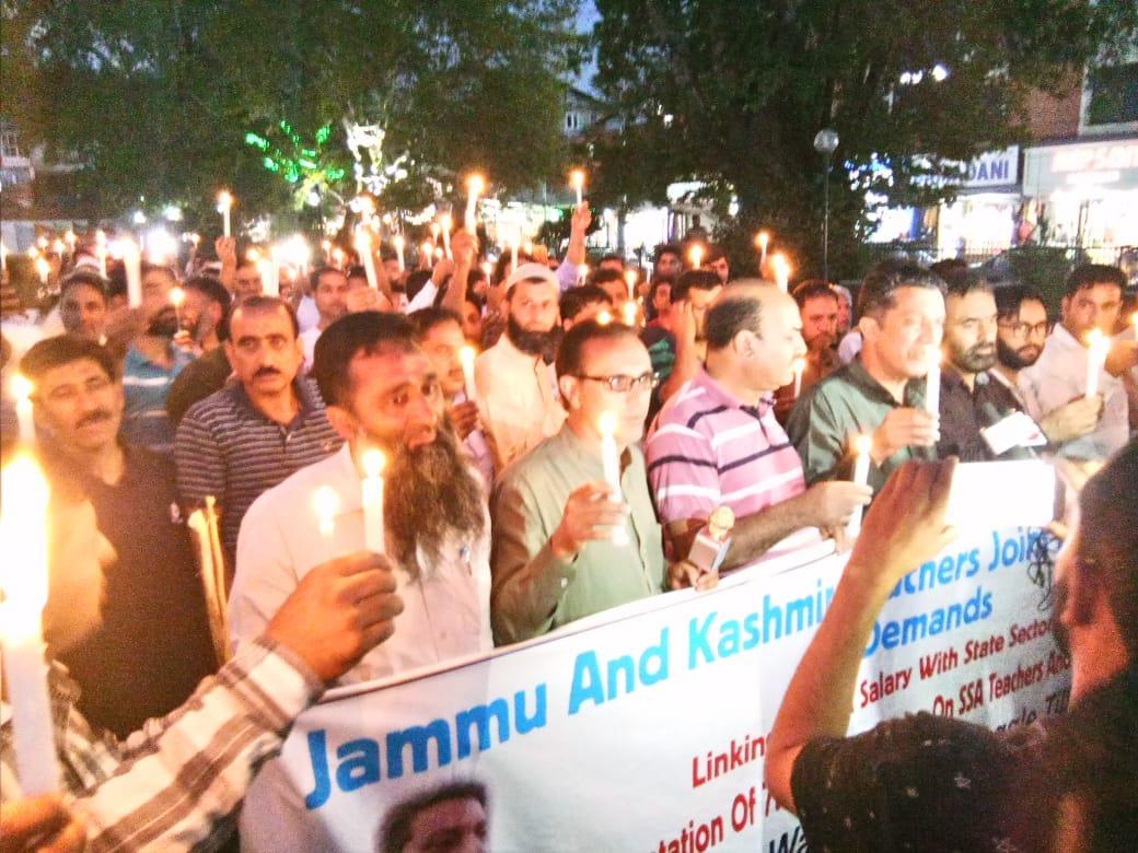 Police foils candle light march of TJAC, Qayoom Wani, other leaders arrested