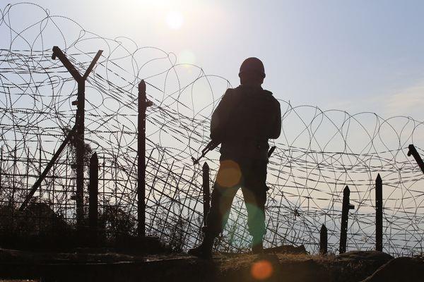 Intermittent firing from evening to midnight grips fear in Tanghdar sector