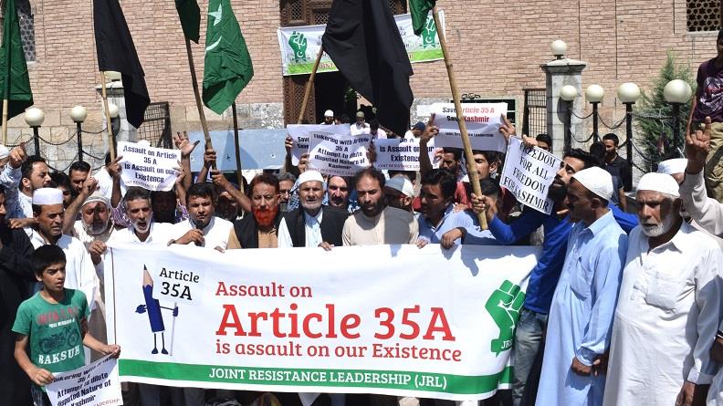 Hurriyat (M) takes out protest march against fiddling with Art 35-A