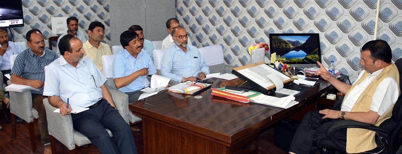 Farooq Shah reviews water supply scenario of Baramulla