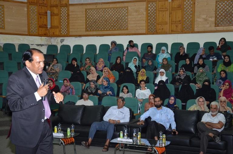 Special DGP Hqrs, PHQ, delivers lectures on social emotional Learning at KU