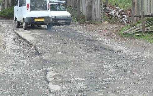 Kehleel-Nagbal road in Tral irk commuters