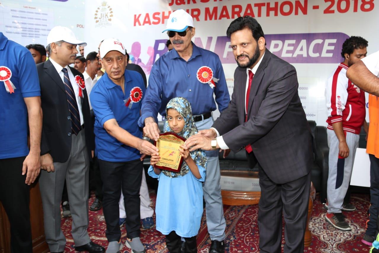 Run for peace-2018: K Vijay Kumar distributes prizes among winners