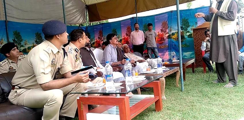 Advisor Kumar Visits Karnah, interacts with people