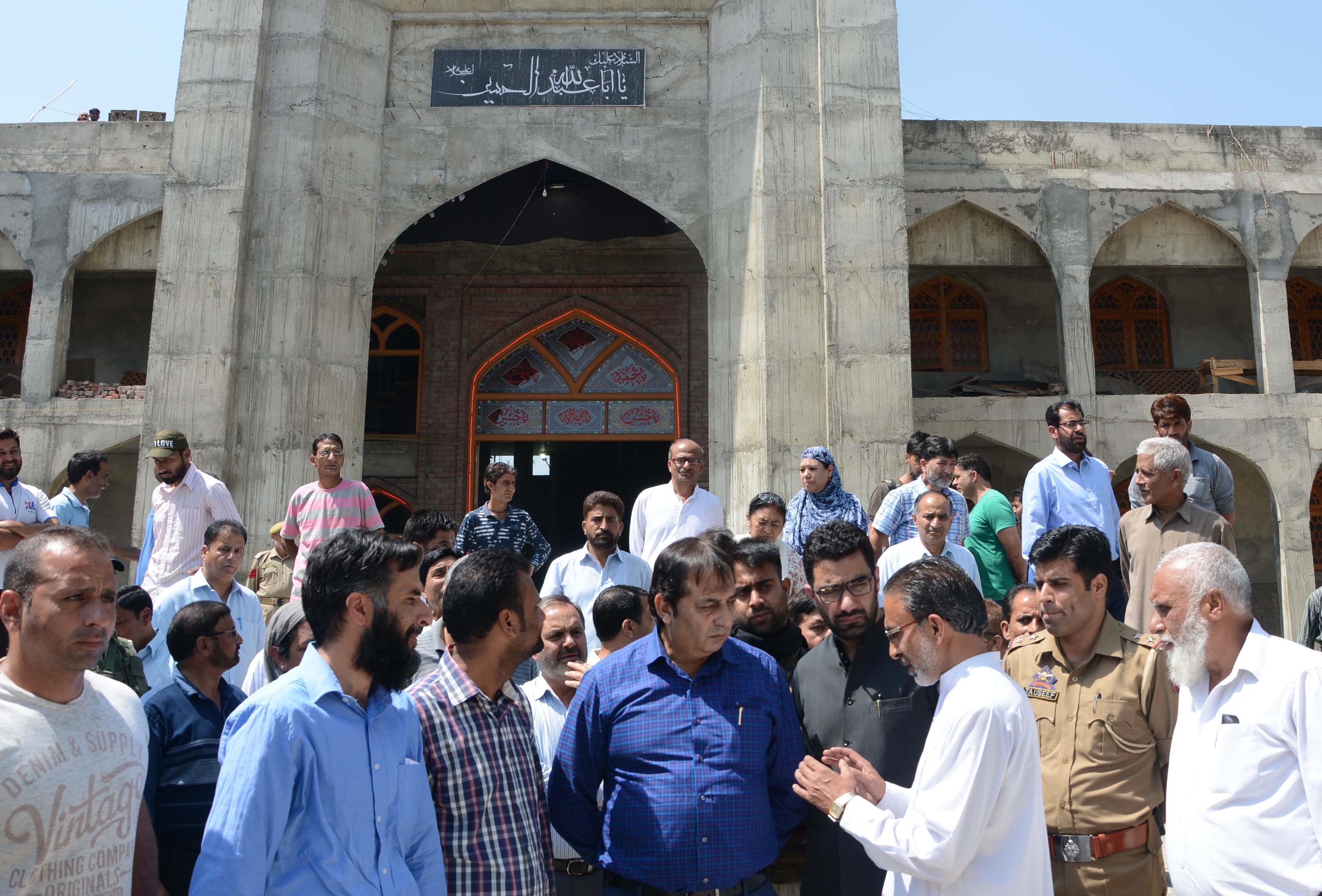 Div Com Kashmir reviews Muharram arrangements at Hassanabad, Zadibal