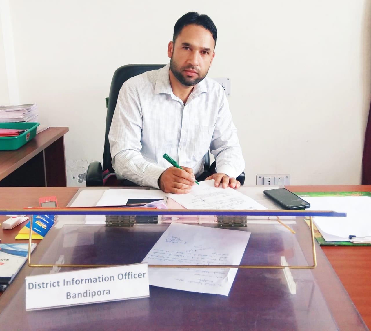 Jahangeer Aakhoon assumes charge as DIO Bandipora
