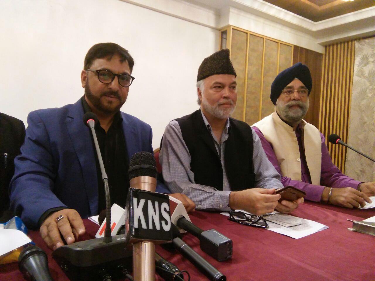 JKCSCC members call on protesting SSA teachers at Partap Park
