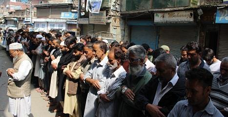 On JRL call, funeral prayers in absentia held for Qazigund, Kulgam martyrs