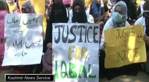 Nursing students protest in Srinagar